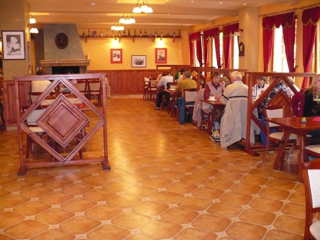 Motel Ranc Ruzomberok Exteriör bild
