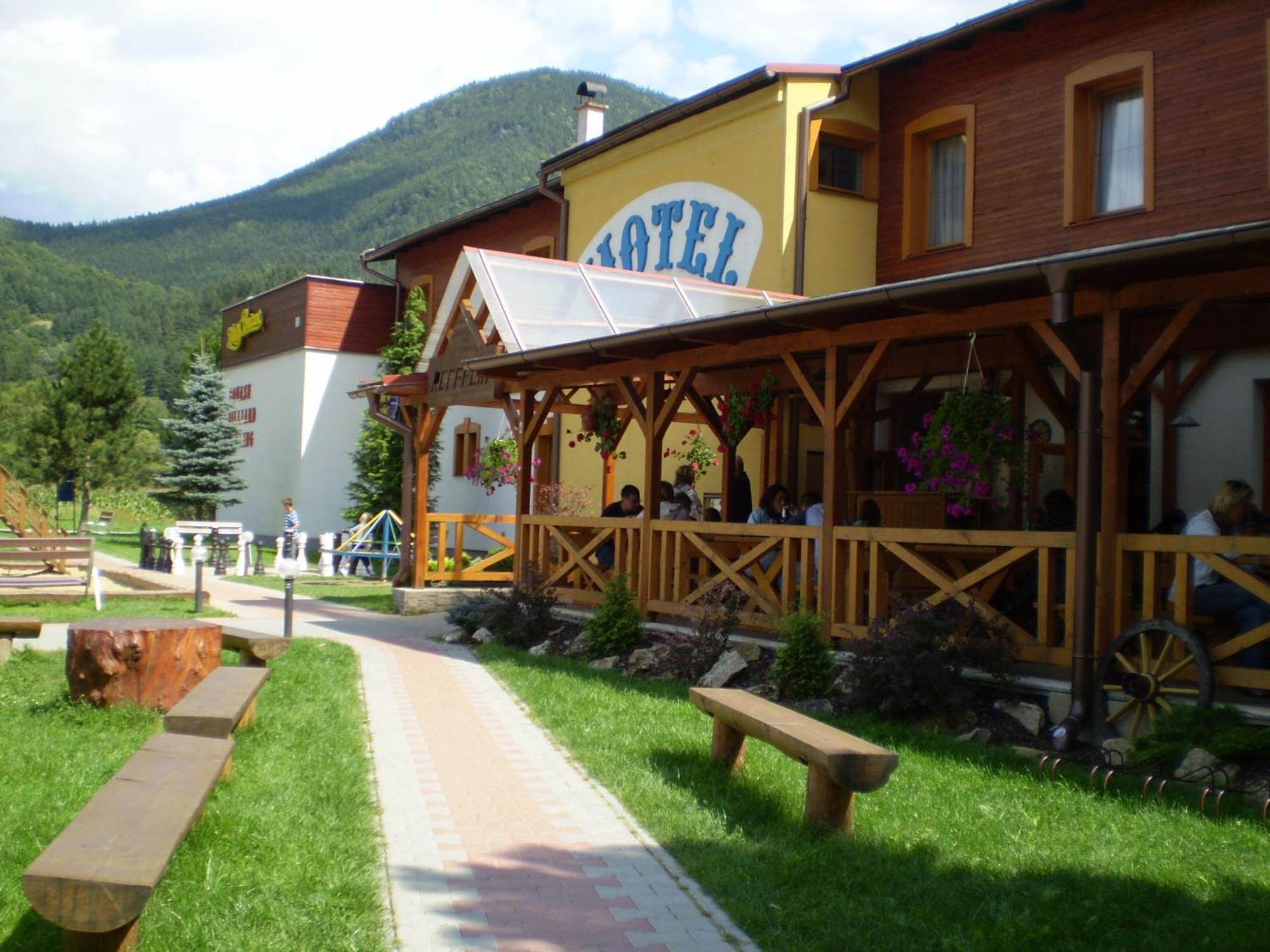 Motel Ranc Ruzomberok Exteriör bild