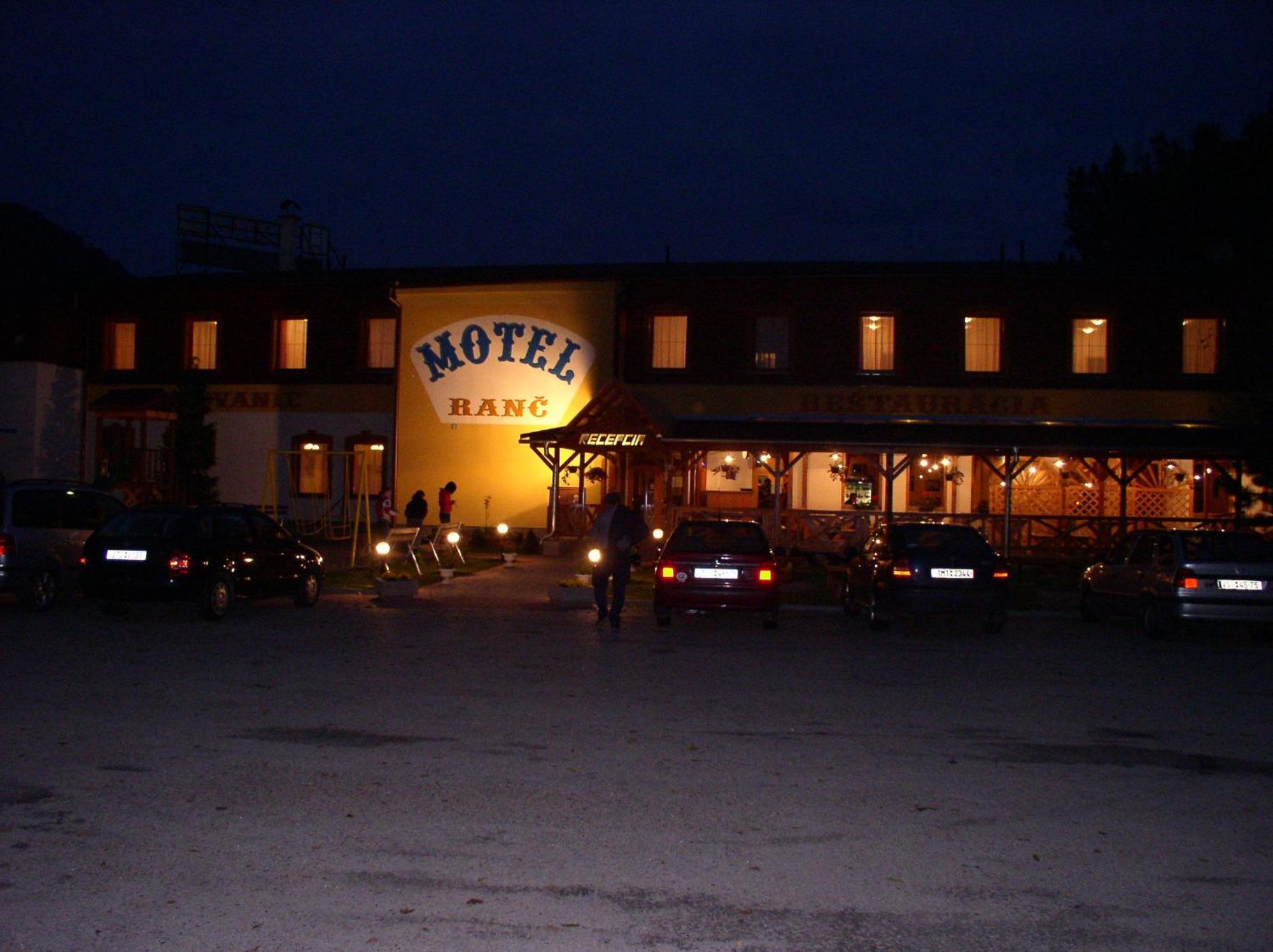 Motel Ranc Ruzomberok Exteriör bild